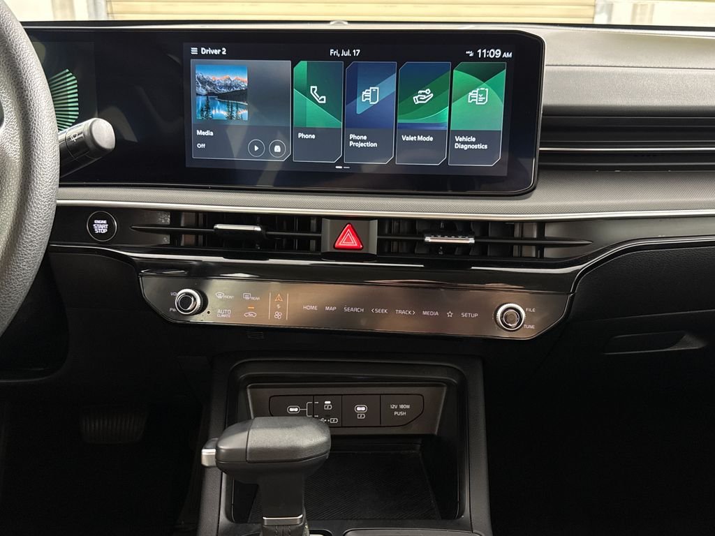 2025 Kia K5 LXS - Photo 17