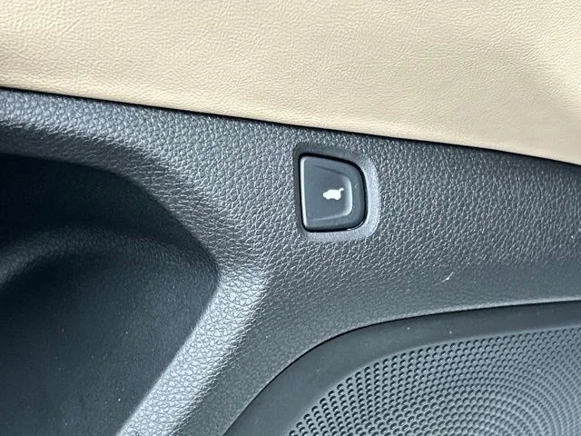Used 2021  Acura Base image 22