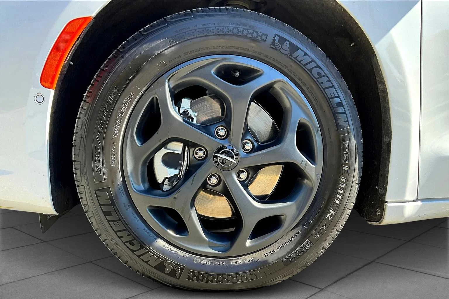 Used 2024 Bright White Clearcoat Chrysler Hybrid S Appearance Pkg image 11