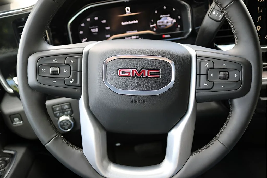 Used 2025 Silver GMC SLT image 20