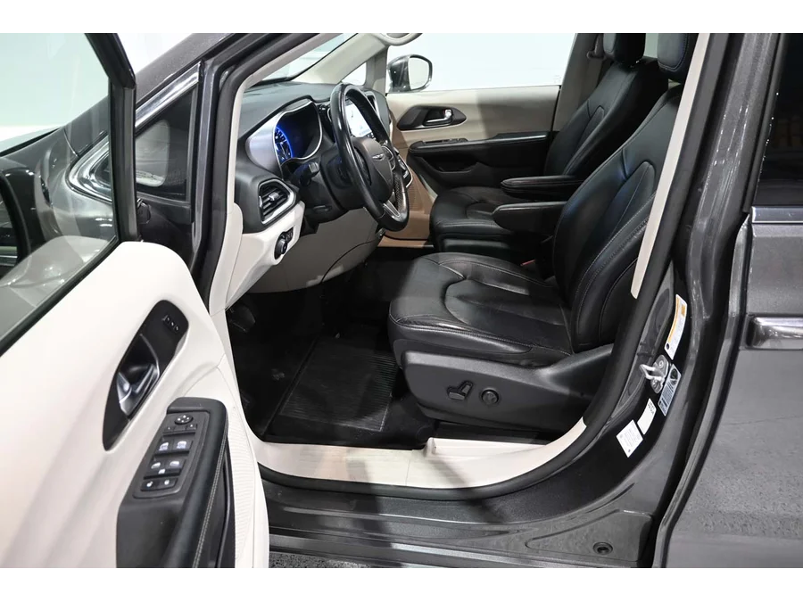 Used 2022 GRAY Chrysler Touring L Mobility Handicap Van image 13
