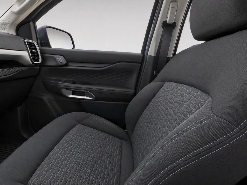 Used 2025 Red Ford XLT image 14