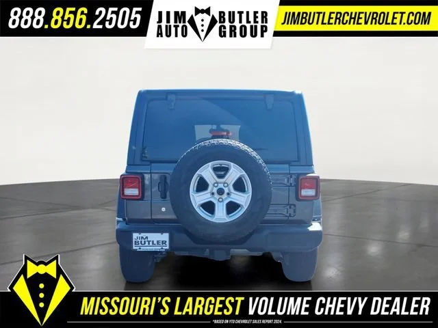 Used 2018  Jeep Sport S image 22