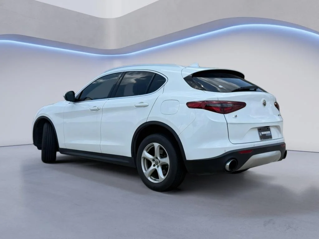 Used 2018 Alfa White Alfa Romeo Base image 3