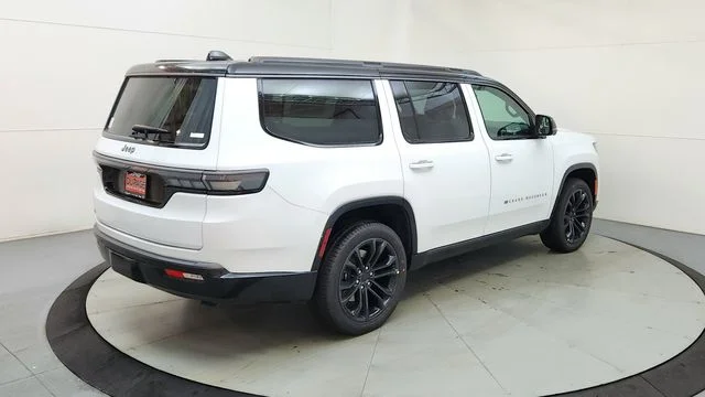 New 2026 Bright White Clear-Coat Exterior Paint Jeep Summit Reserve image 10