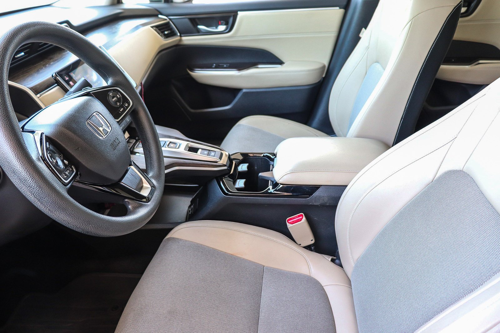 Used 2019 Platinum White Honda Base image 22