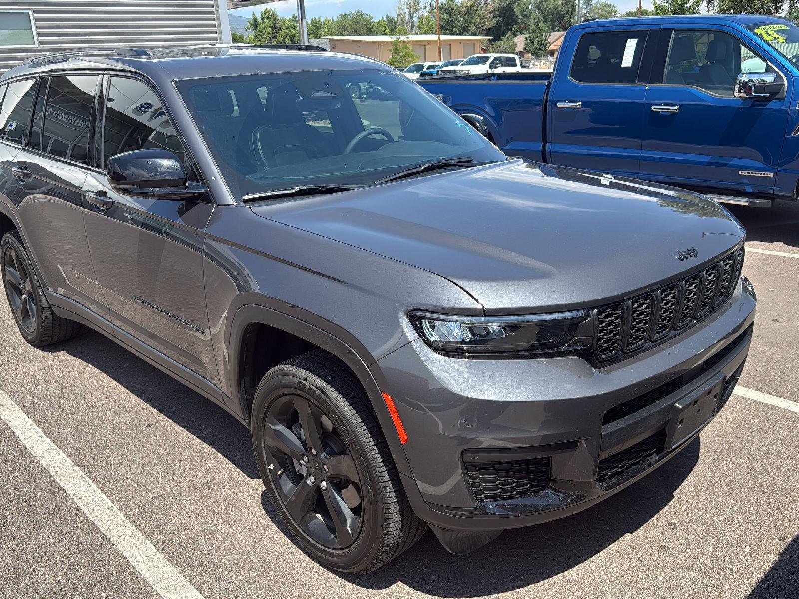 Used 2025 Baltic Gray Metallic Clearcoat Jeep Altitude X image 3