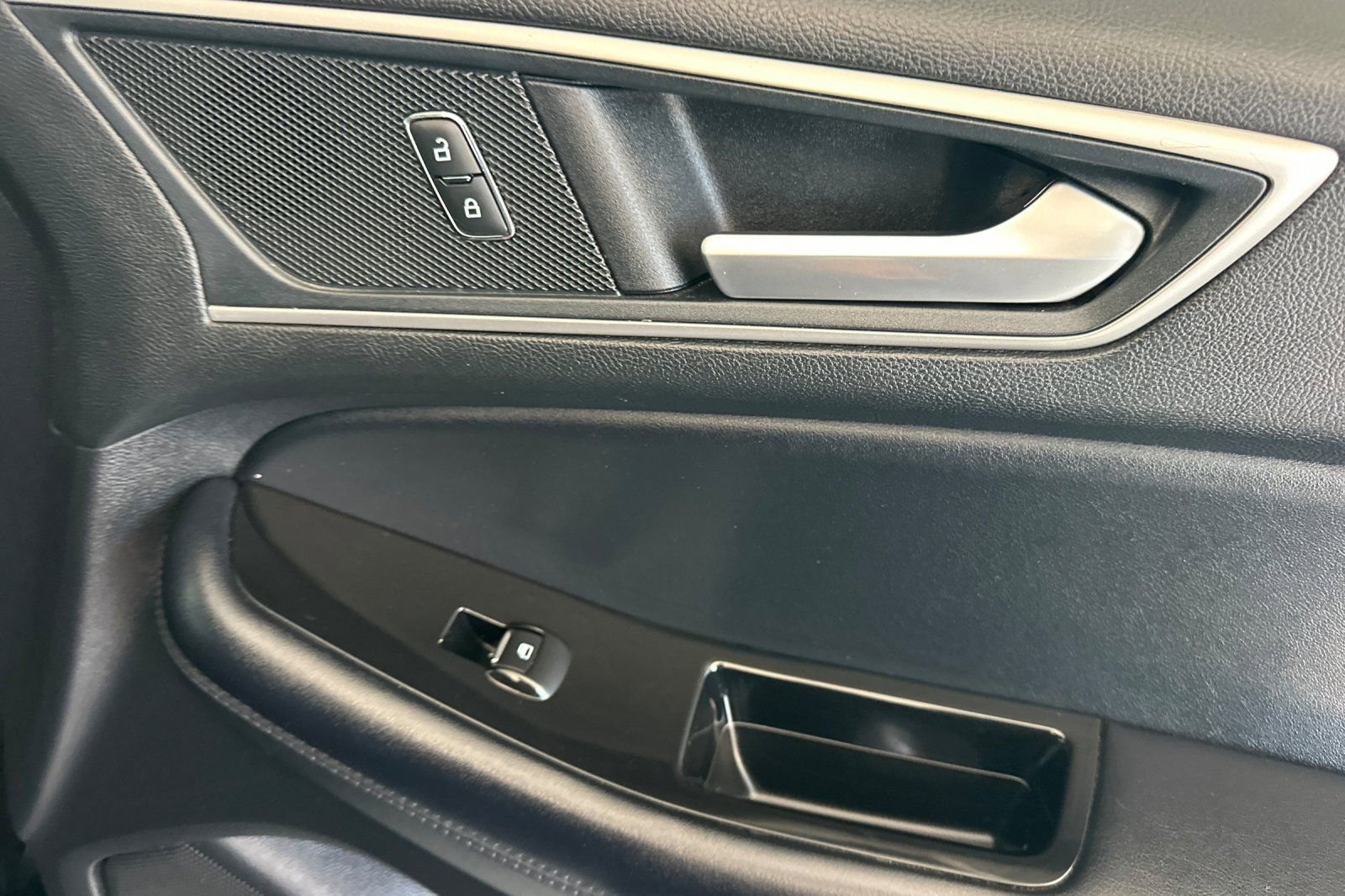 Used 2018 Black Ford SEL image 21