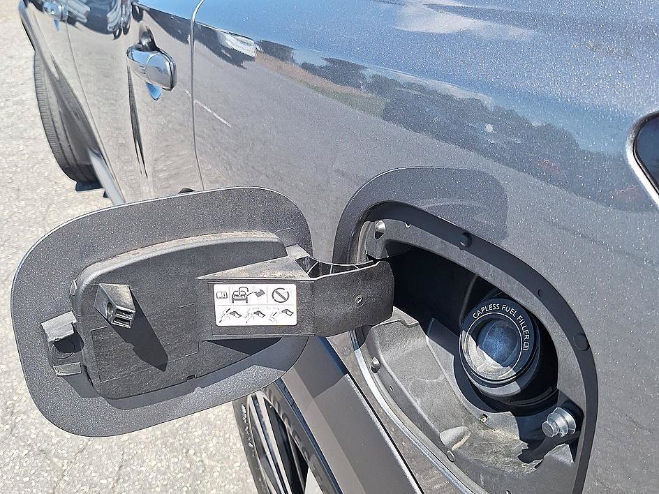 Used 2025 Gun Metallic Nissan Platinum image 30