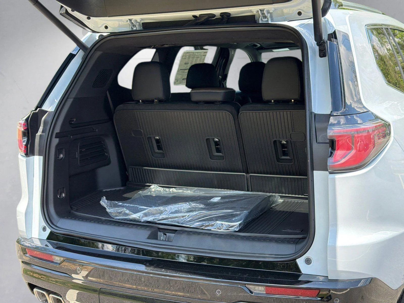 2026 GMC Acadia Denali Ultimate - Photo 14