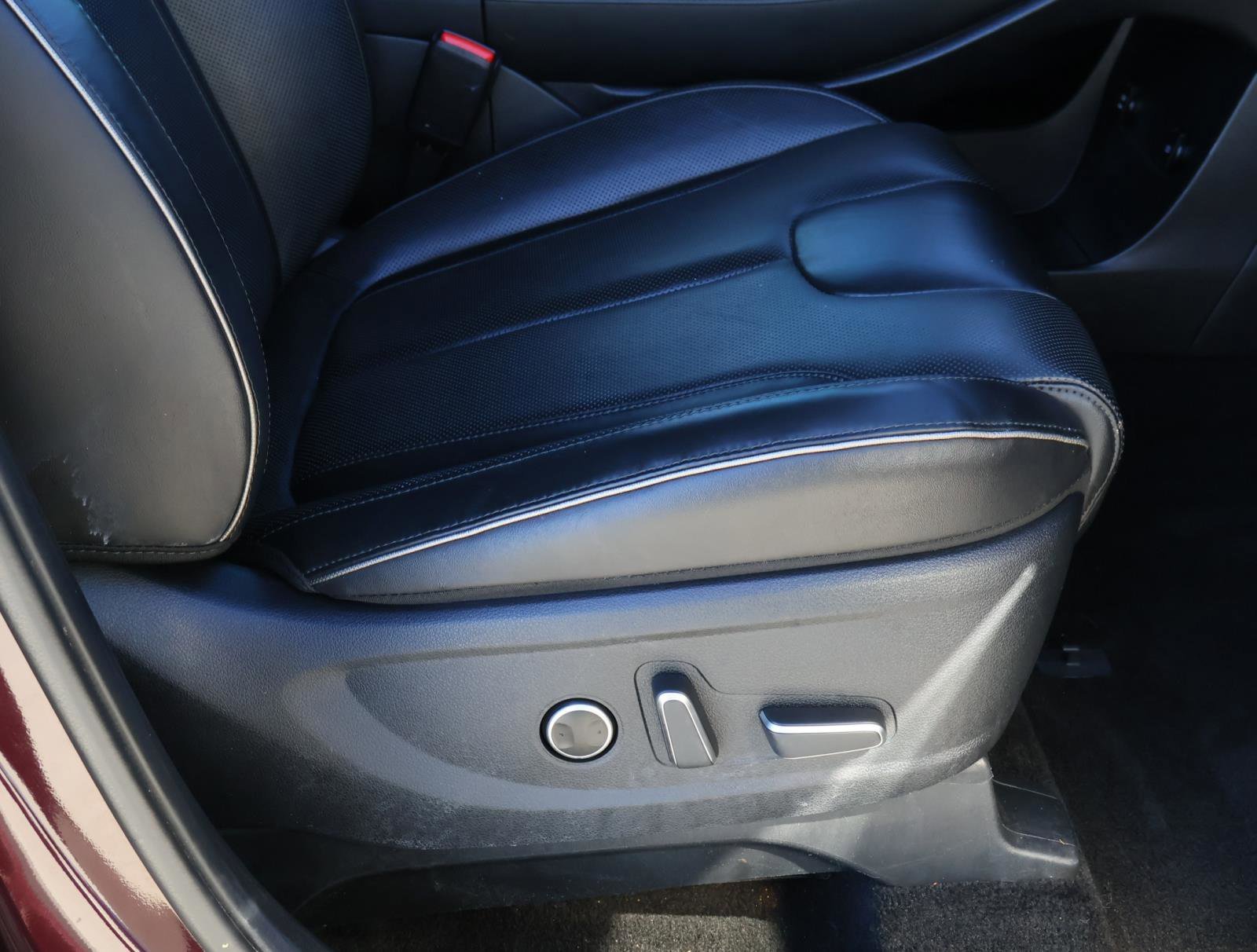Used 2023 Sierra Burgundy Hyundai Calligraphy image 19