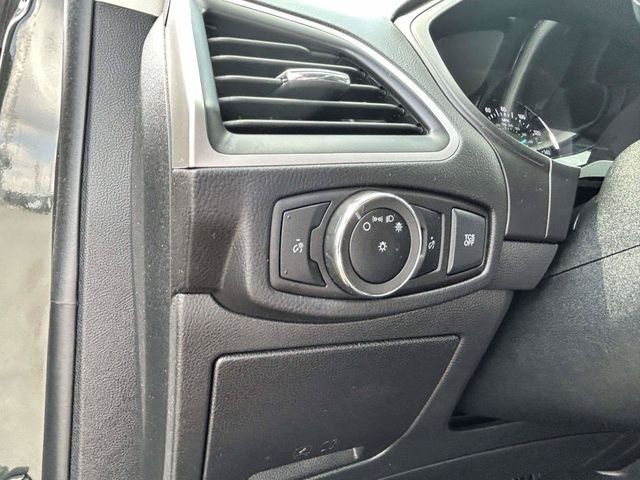 Used 2024 Green Ford SE image 19