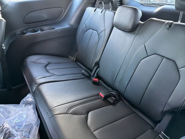 2026 Chrysler Pacifica Select - Photo 8