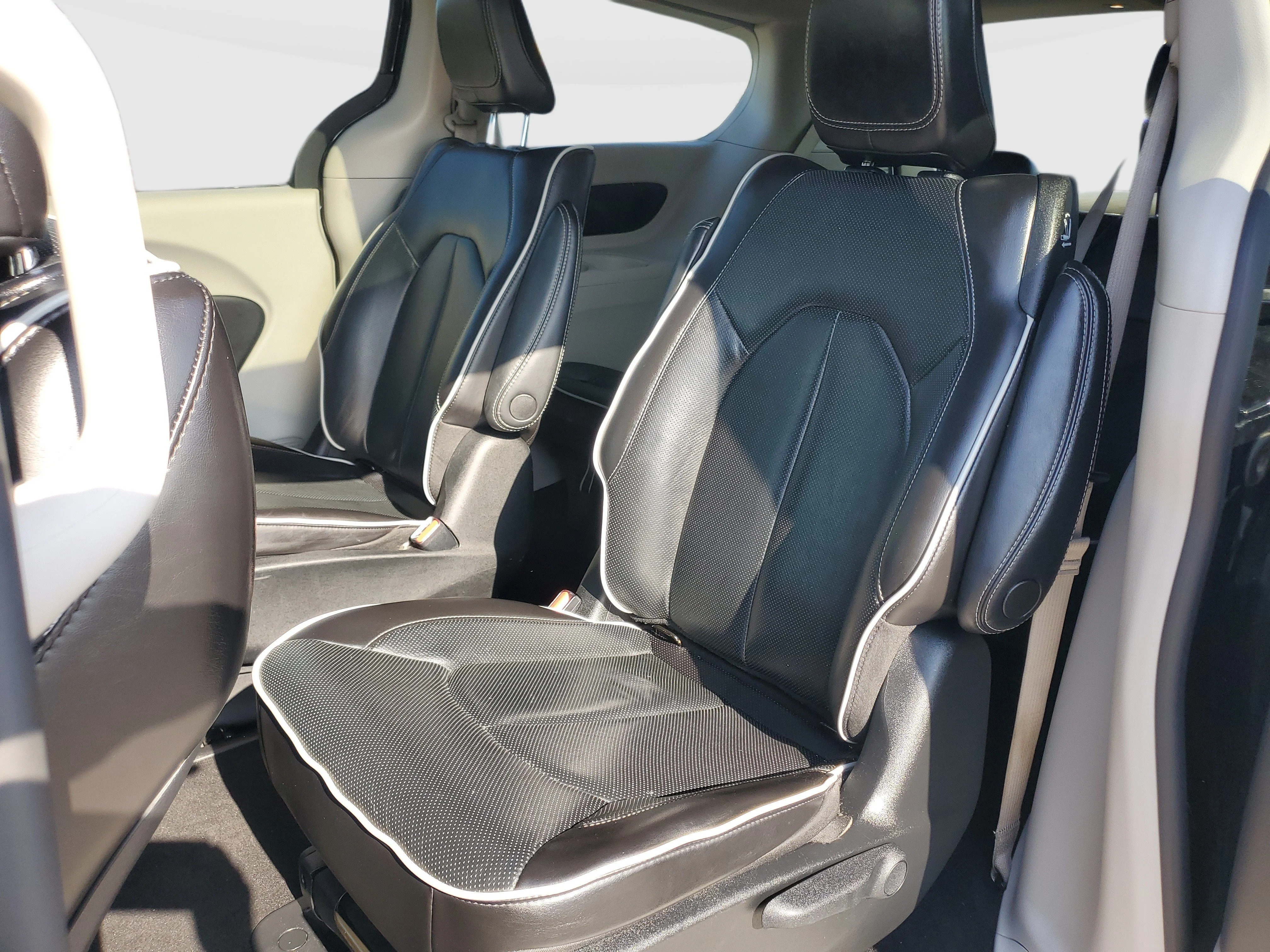 Used 2023 Black Chrysler Limited image 16