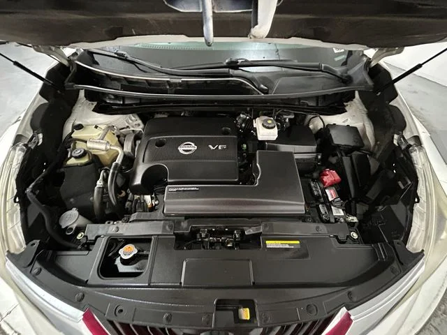 Used 2018 White Nissan Platinum image 21