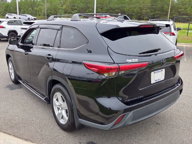 Used 2022 Black Toyota LE image 11