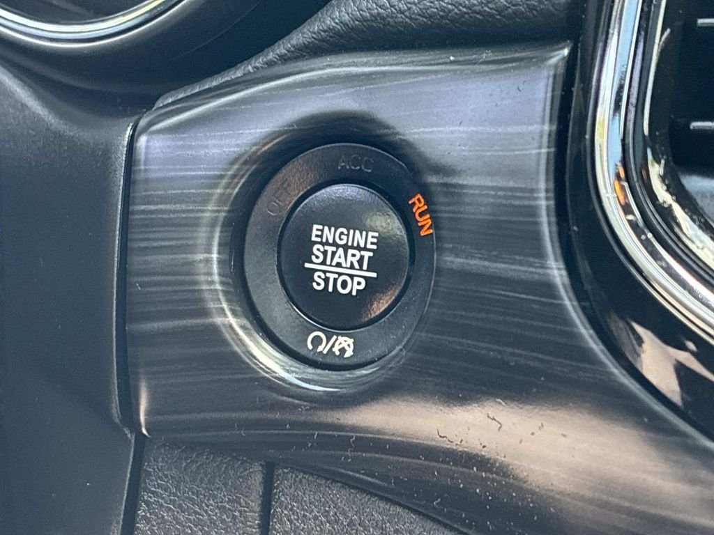 Used 2022 White Jeep Laredo X image 28