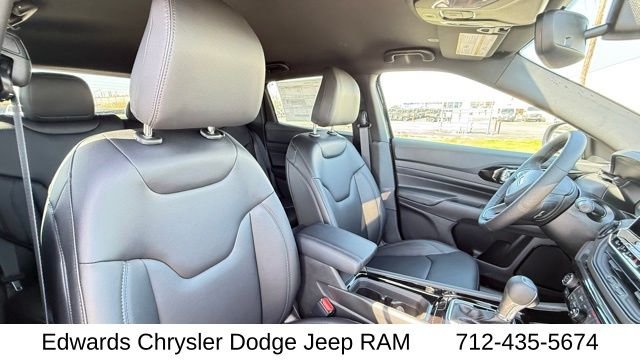New 2026 Fathom Blue Pearl-Coat Exterior Paint Jeep Limited image 42