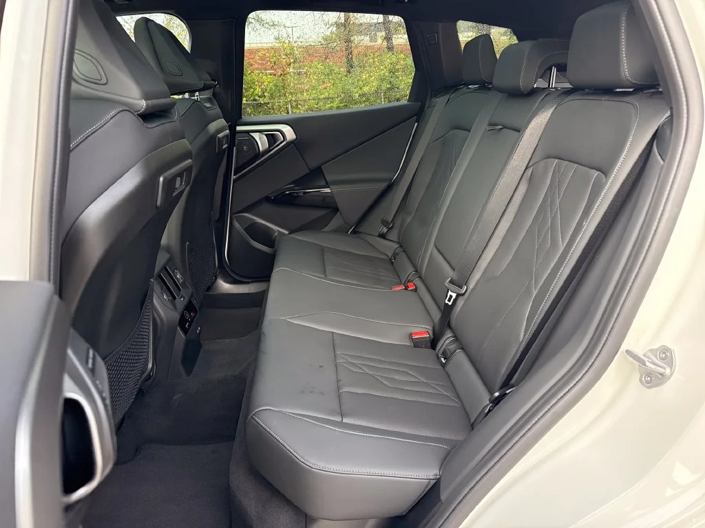 Used 2026 White BMW M50 xDrive image 25