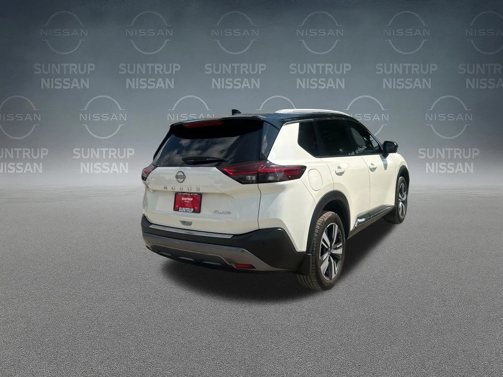 Used 2023 White Nissan SL image 37