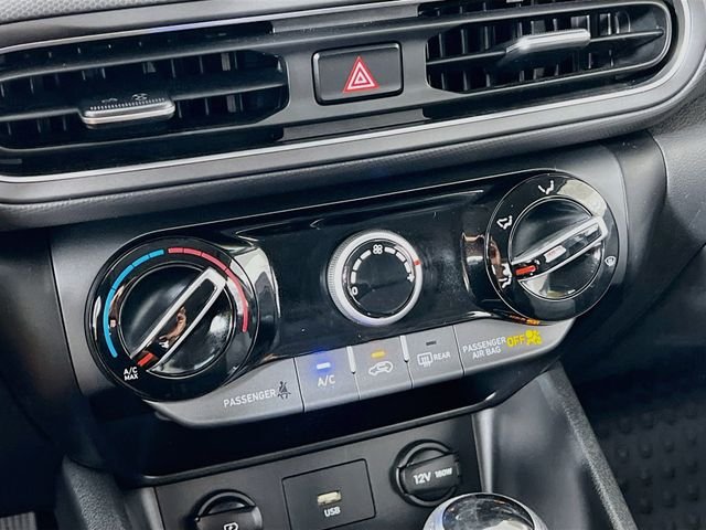2023 Hyundai Kona SE - Photo 18