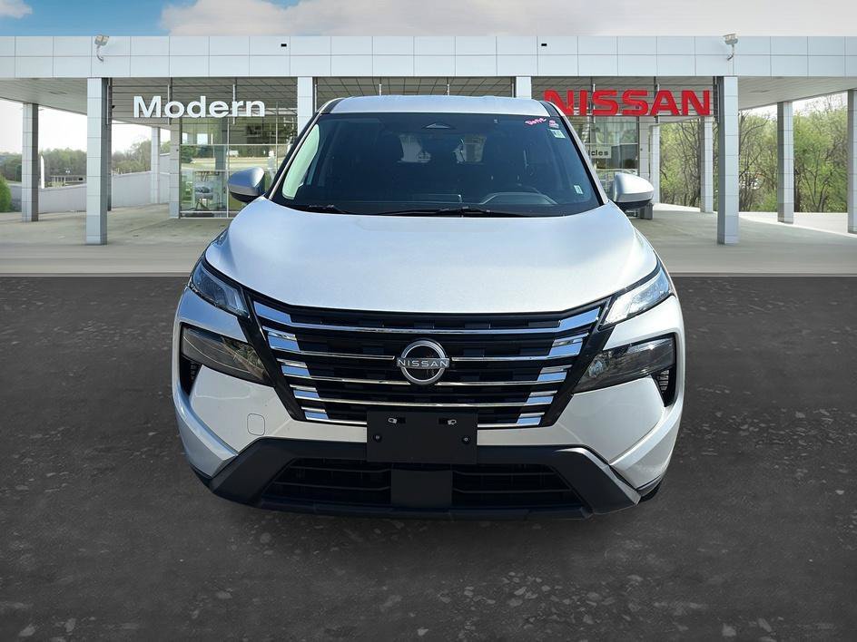 Used 2025 Brilliant Silver Metallic Nissan SV image 8