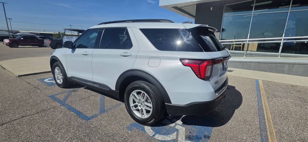 Used 2025 White Metallic Ford Active image 7
