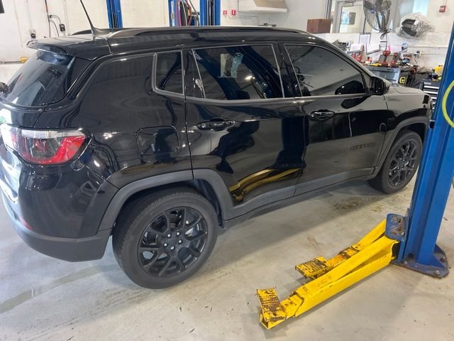 Used 2022 Black Jeep Latitude image 4
