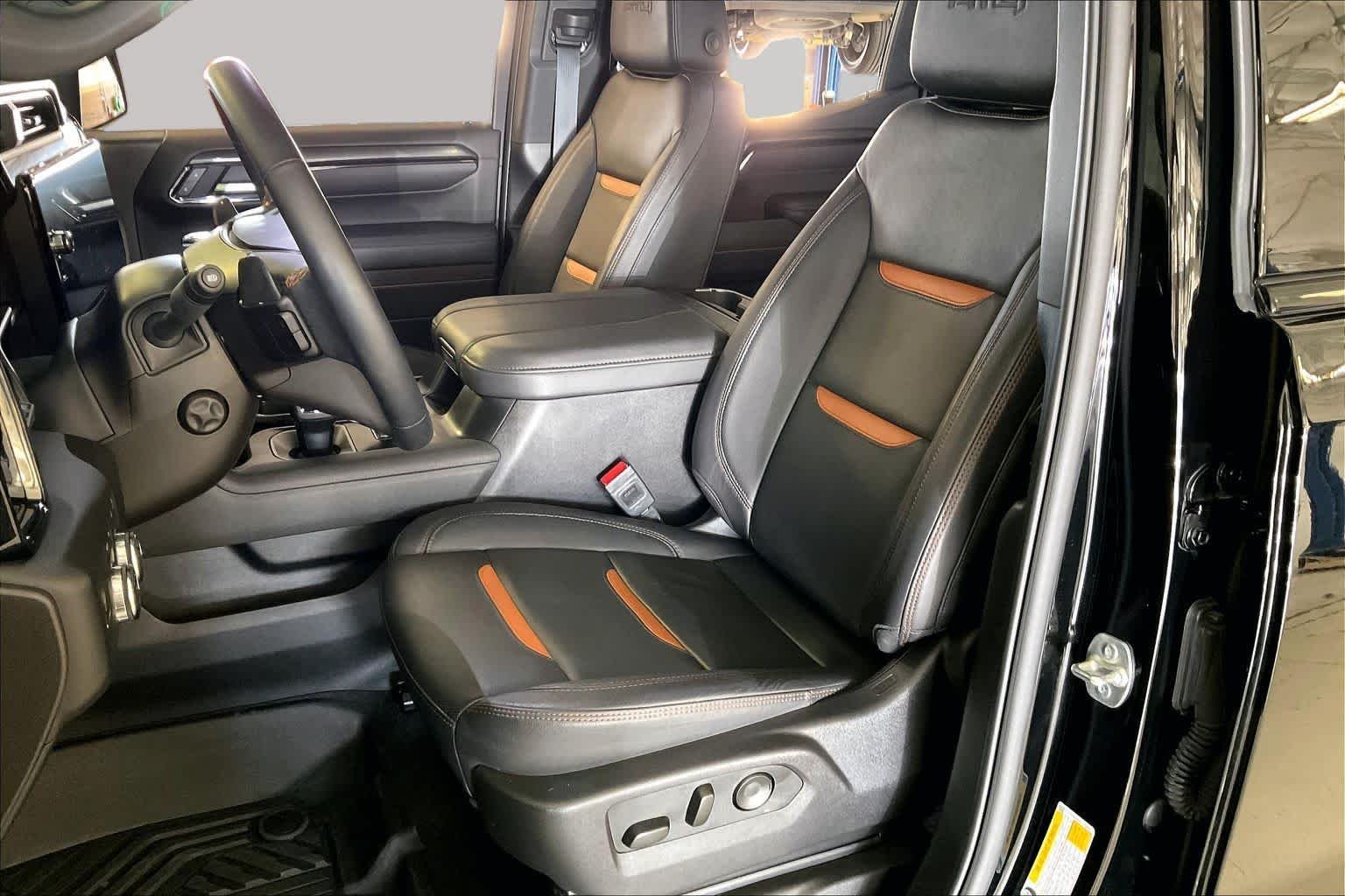 Used 2025 Onyx Black GMC AT4 image 7