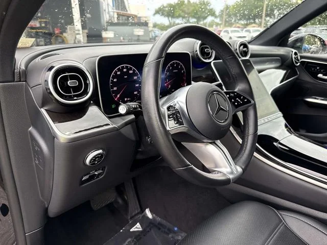 Used 2024  Mercedes-Benz GLC 300 image 24