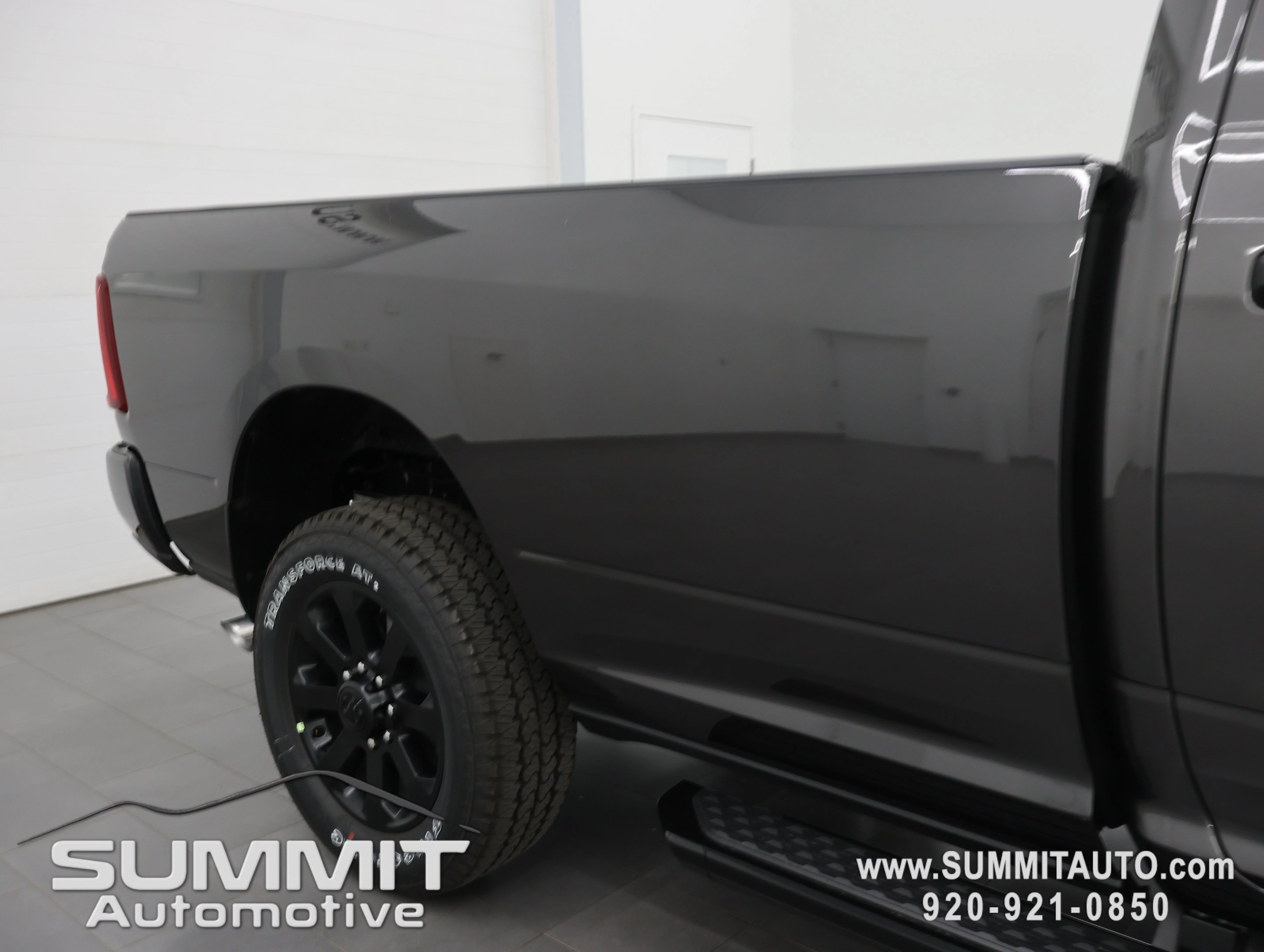 New 2026 Granite Crystal Metallic Clear-Coat Exterior Paint RAM Big Horn image 29