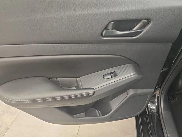 Used 2025 Super Black Clearcoat Nissan 2.5 SV image 17