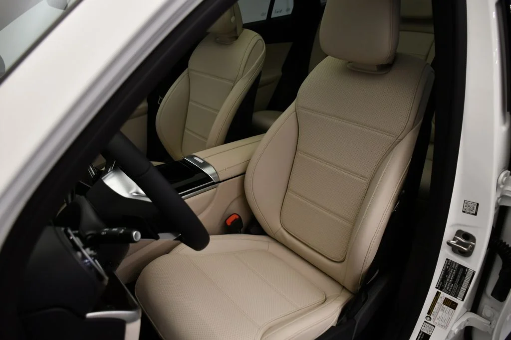 Certified Used 2026 Polar White Mercedes-Benz GLC 300 image 38