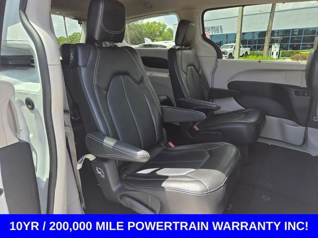 Used 2024 Bright White Clearcoat Chrysler Touring L image 17