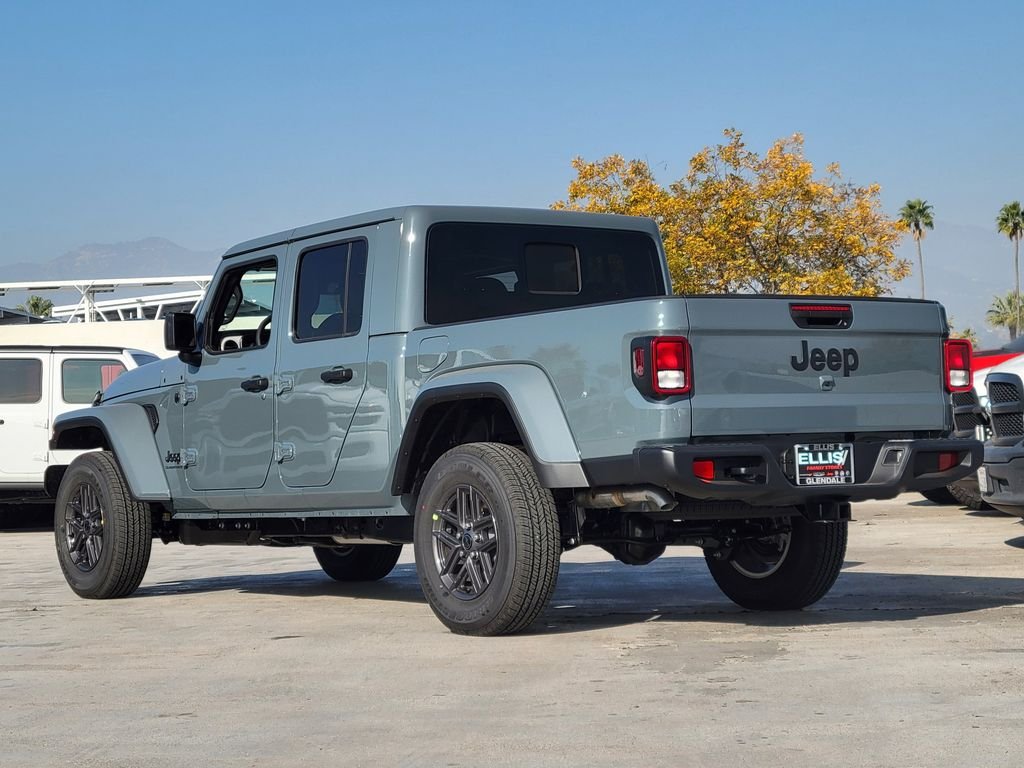 2026 Jeep Gladiator photo 2