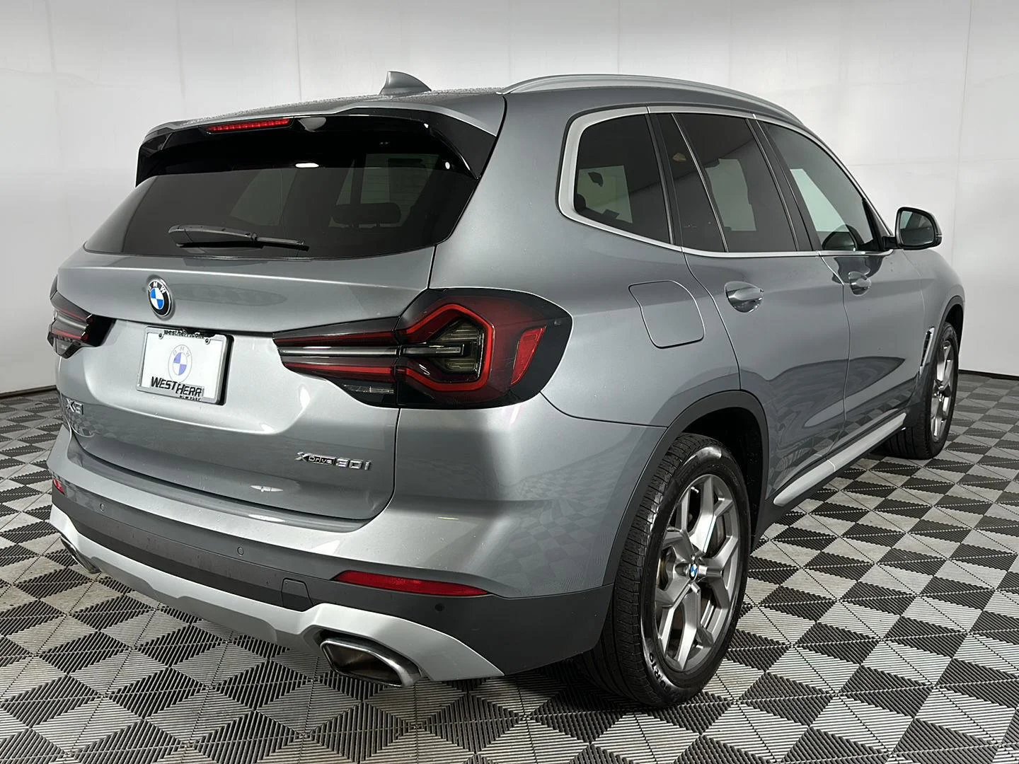 Used 2024 Skyscraper Grey Metallic BMW xDrive30i image 28