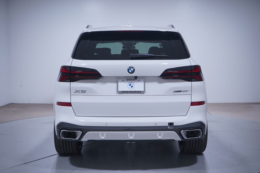 New 2026 Alpine White BMW sDrive40i image 5