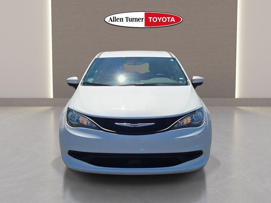 Used 2023 White Chrysler LX image 4