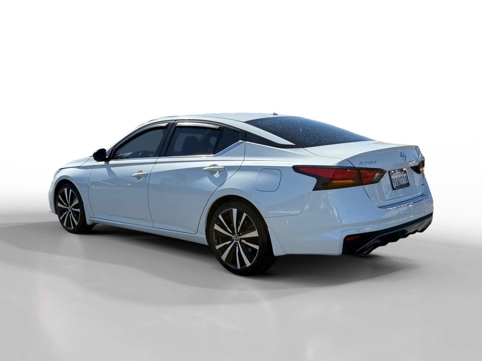 Used 2022 Pearl White Tricoat NISSAN 2.0 SR image 3