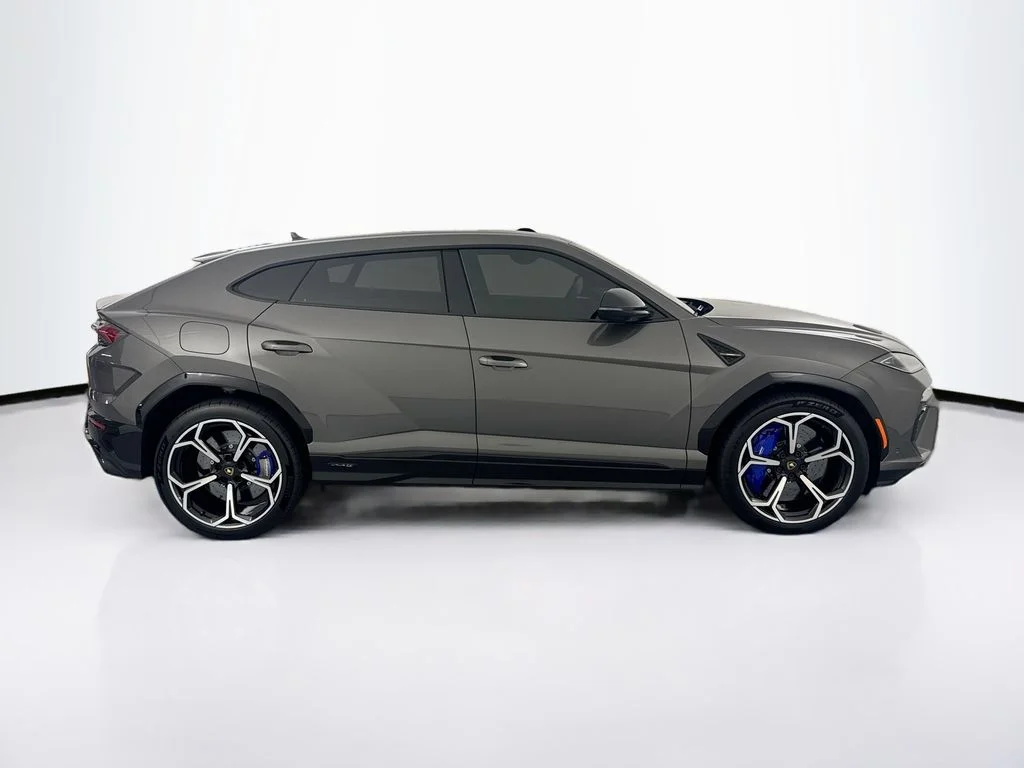 2025 Lamborghini Urus SE - Photo 4