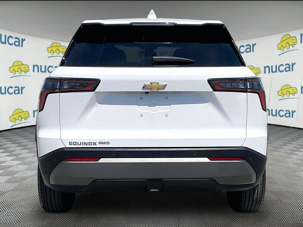 Used 2025 White Chevrolet LT image 5