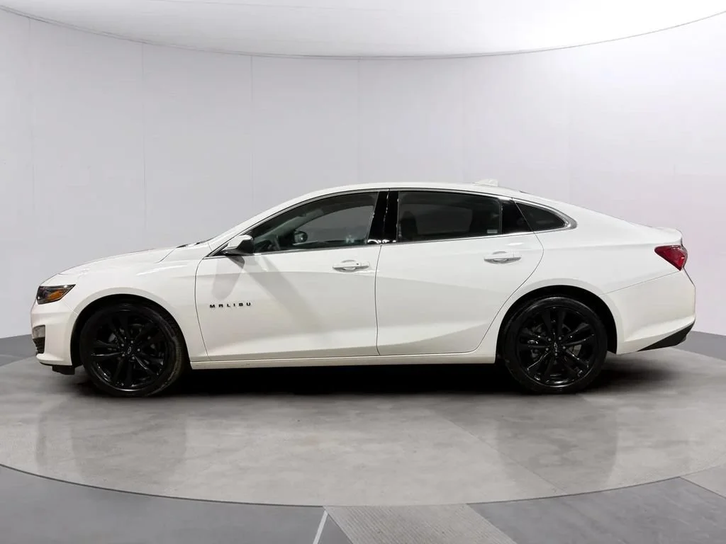 Used 2024 Summit White Chevrolet 1LT image 6