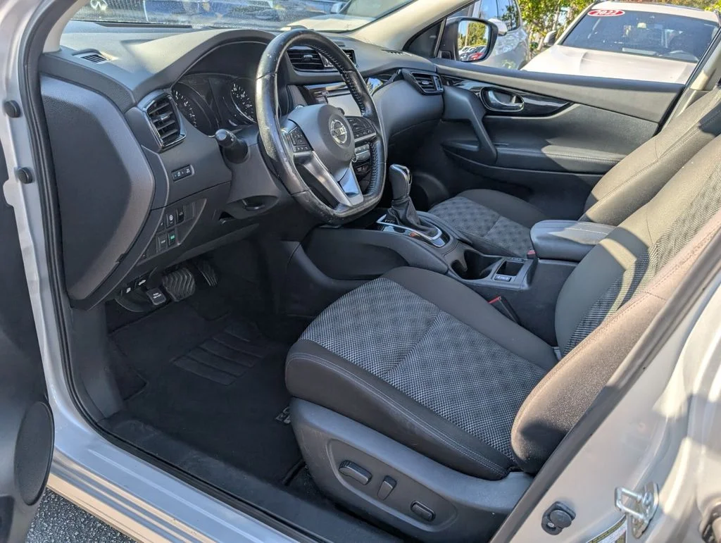 Used 2021 Silver Nissan SV image 11