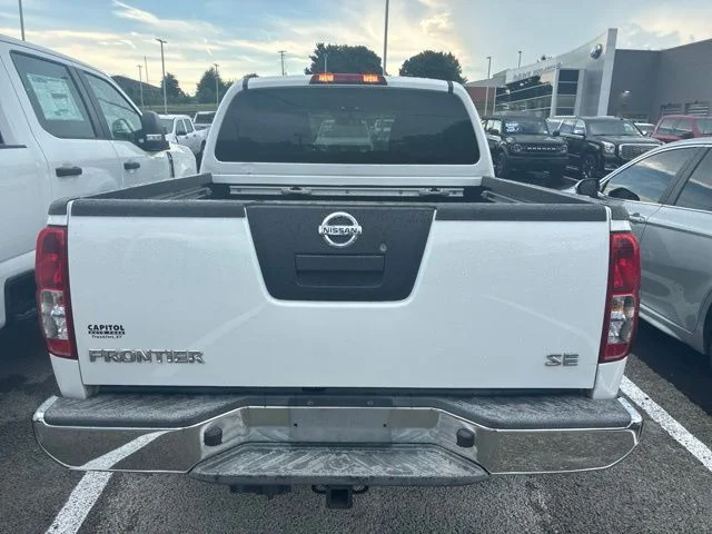 Used 2010 Avalanche Nissan SE image 7