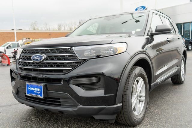 Used 2023 Black Metallic Ford XLT image 2