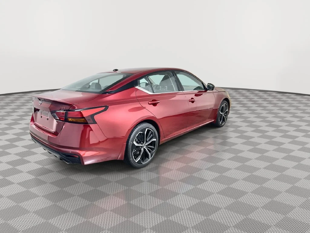 New 2026 Scarlet Ember Tintcoat Nissan SR image 8