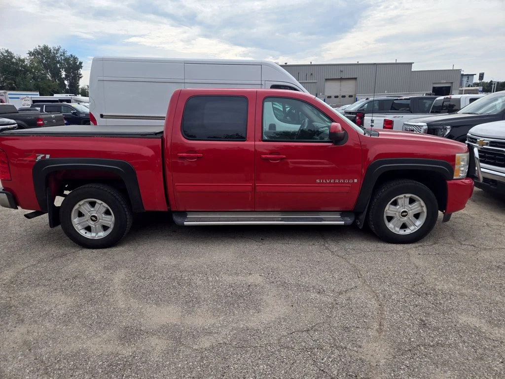 Used 2009 Red Chevrolet LTZ image 4