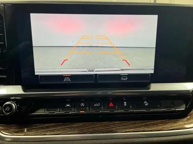 Used 2023 White GMC SLE image 31