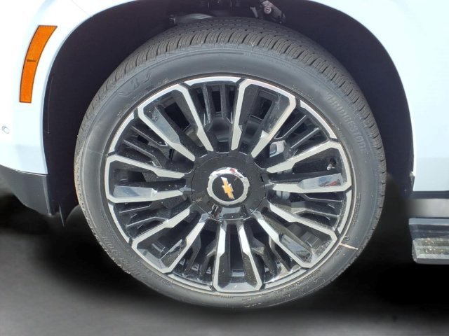 New 2027 Polar White Tricoat Chevrolet High Country image 16