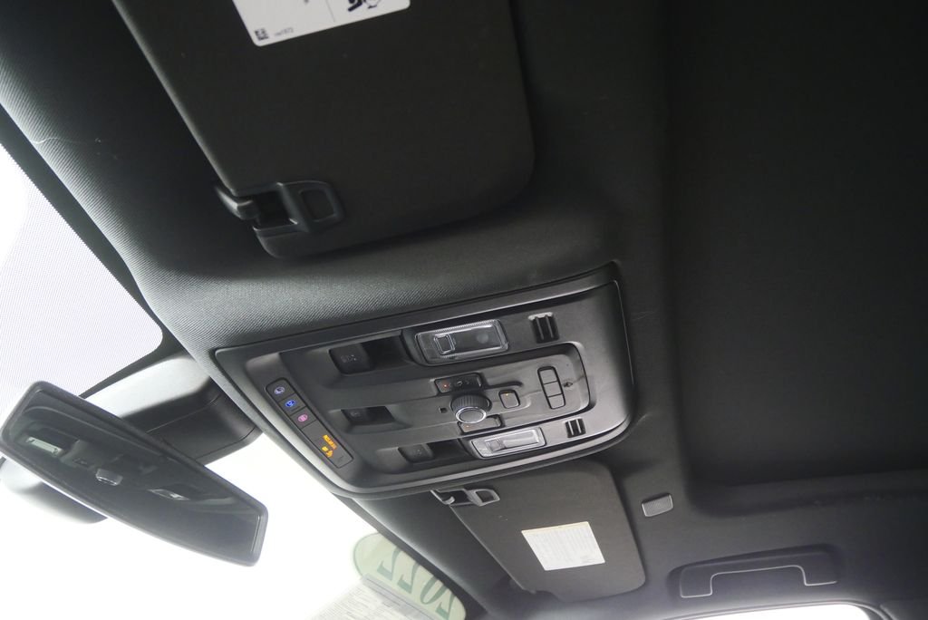 Used 2022 Summit White Chevrolet RST image 24